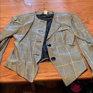 Women’s blazer w/shoulderpads